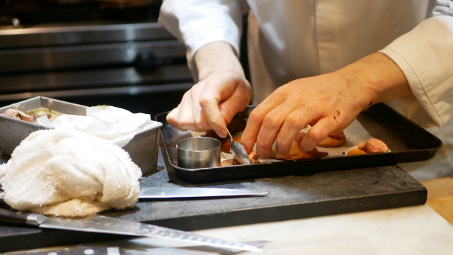 フリーランス料理人として働くメリットと生計の立て方 - お役立ち情報シェフくるマガジン