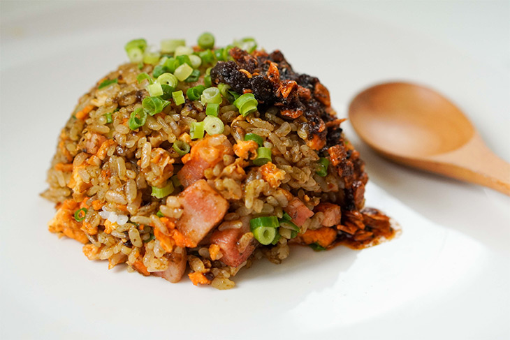 カルディ 知らなきゃ損！お店レベルの黒チャーハンを自宅で食べられる商品が爆誕！外食控えて節約にも！ 菅智香- エキスパート - Yahoo!ニュース