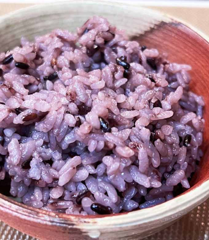 黒米入りごはん ストウブで簡単ふっくら！紫色のごはんの炊き方racucina