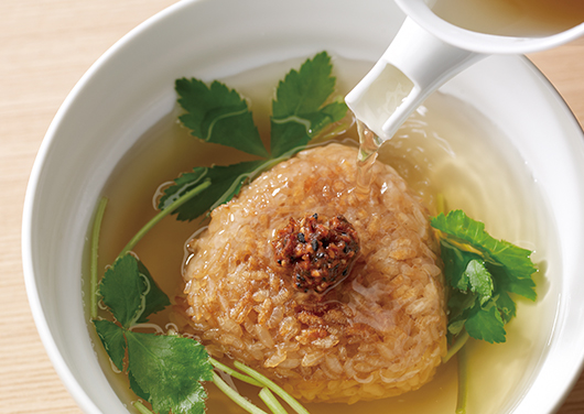 大きな大きな焼きおにぎりの簡単鯛茶漬け