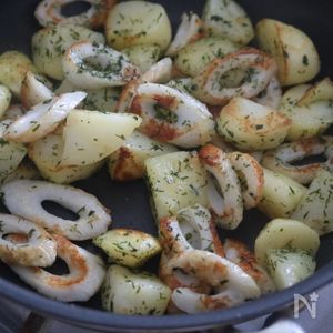 甘辛バターの最強ご飯泥棒！節約食材ちくわ×じゃがいもで簡単ボリュームレシピ - トクバイニュース