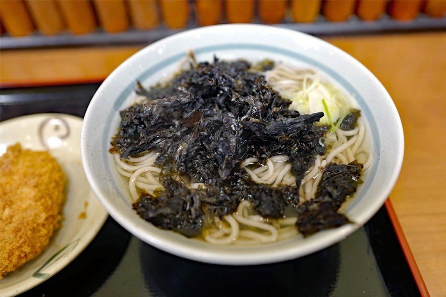 日比谷 底まで透ける 関西風 昆布ダシでお蕎麦❣️』by ベビーグルート : 都そば - 日比谷 そば食べログ