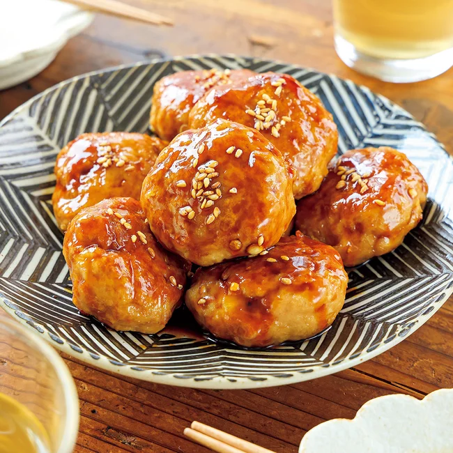 えのきチーズつくねこんばんは！とうかママです🐰 今日はえのきチーズつくねの紹介💞 十香が美味しくほぼ毎回毎回完食したつくね◎ えのきとチーズの組み合わせも最高だし材料たった4つで作れるのもポイント👍 大人でも美味しく食べられるつくねだよ🙆‍♀️ 是非