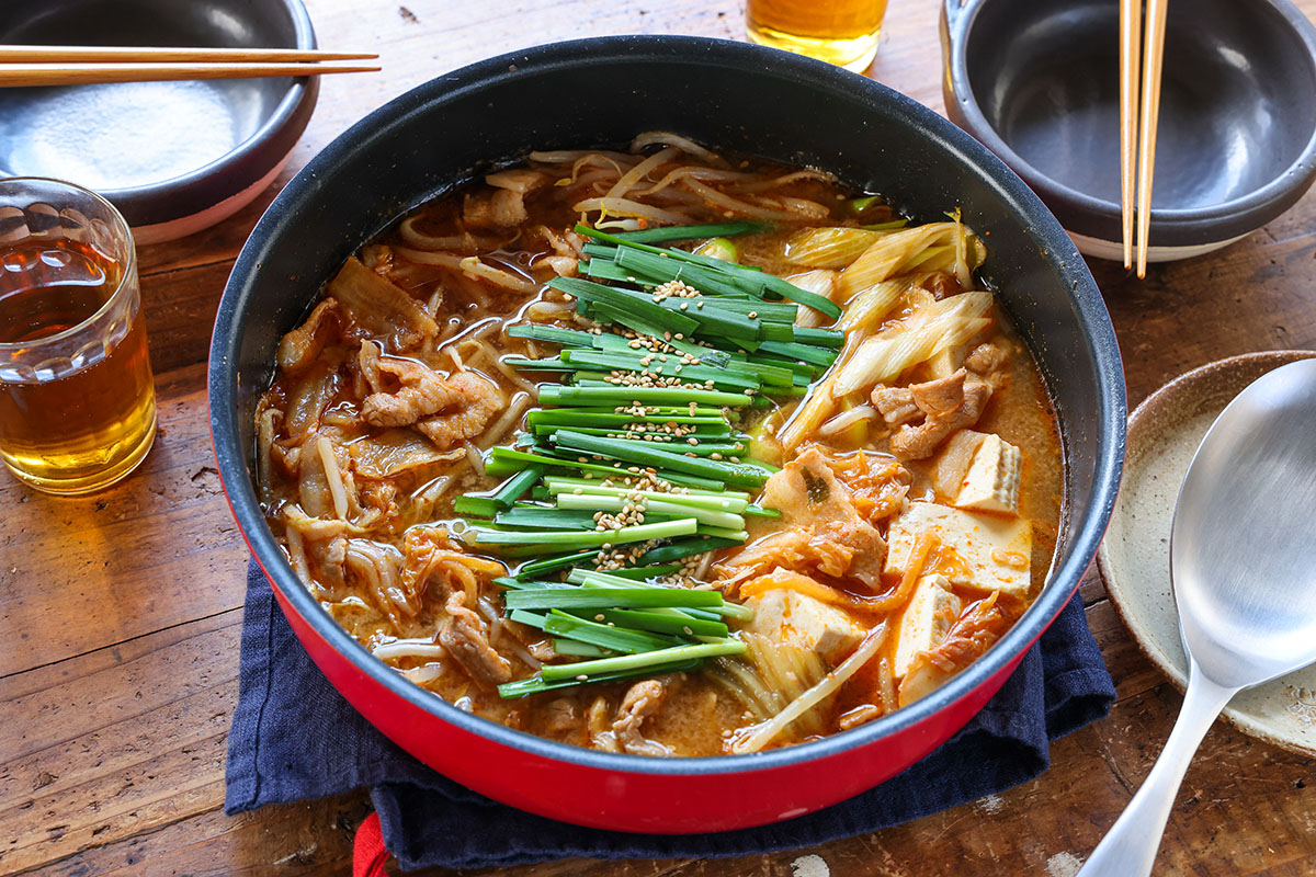 マイルドな辛さがやみつき！キムチ豆乳鍋お漬物の美味しいレシピお漬物の香味小夜子