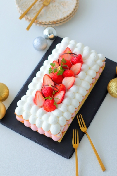 エビイツクッキング フードコーディネーターが教える！今が旬3種のベリーのショートケーキの絞りとフルーツの盛り付け方