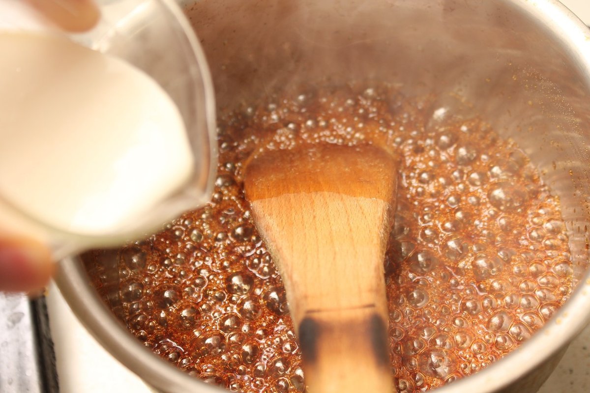 材料2つ💡電子レンジでカルメ焼き作ったよ〜 遊び足りない時はWePlayの型抜きゲームしちゃおっ @ 公式 WePlay ウィプレーweplaytiktokレシピtiktok料理カルメ焼き簡単おやつ材料・グラニュー糖 大さじ2・水 大さじ1 2・重曹 小さじ1 8①グラニュー糖と水を馴染ませて600w1分30秒。 ②重曹を入れてかき混ぜる。