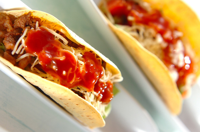 🌯 El Zocalo Burrito 🌯, 本格的なメキシカンフードを気軽に楽しめる人気スポット🇲🇽✨,看板メニューのブリトーは、ふんわりトルティーヤにジューシーなお肉、新鮮な野菜、濃厚なチーズやサルサがぎゅっと詰まったボリューム満点の一品！🔥,タコスやケサディーヤなどサイドメニューも充実していて、スパイシーなサルサや自家製ソースでカスタマイズできるのも魅力。🌶️,