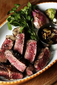 簡単なのにおしゃれなステーキの盛り付け方。より美味しく見えるコツをレクチャーfolk