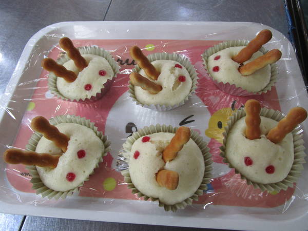 𖤣𖥧𖥣｡レシピあり✎ お月見おやつ🎑 第2弾⸝⋆⸝⋆ さつま芋あん入りのうさぎまんじゅう🐇 乳、卵なしおやつ♩耳としっぽをちねる作業がちょっと大変だった😂 久しぶりに小麦粉で作るおまんじゅうを作ったけど パン作ってるみたいで楽しかった🥹 お顔はミッフィーちゃん