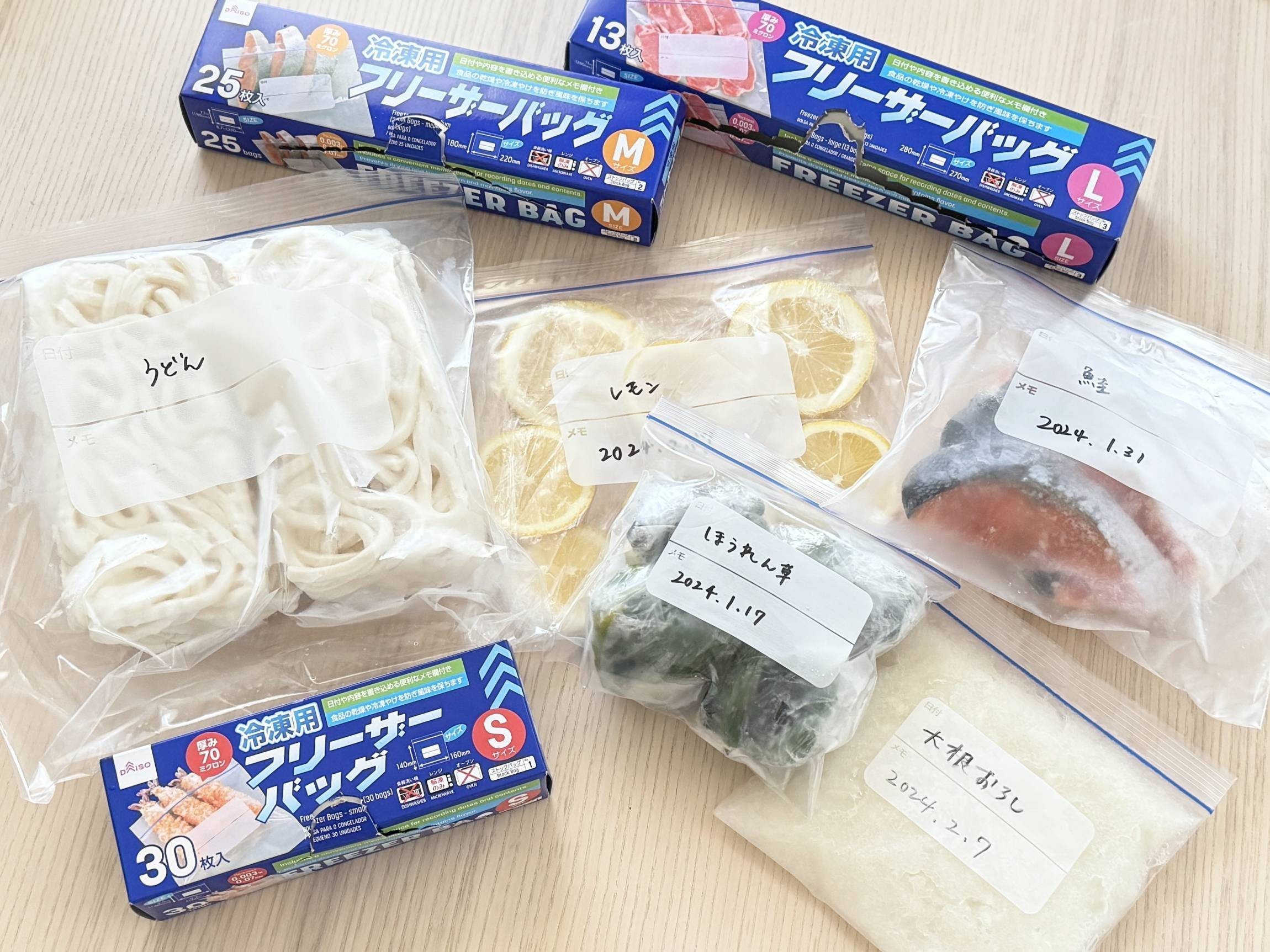 １００均ダイソーのジップロックSSサイズ20枚入りは硬貨を入れるにはちょい頼りなかったです。ちょっとお得に暮らしたい