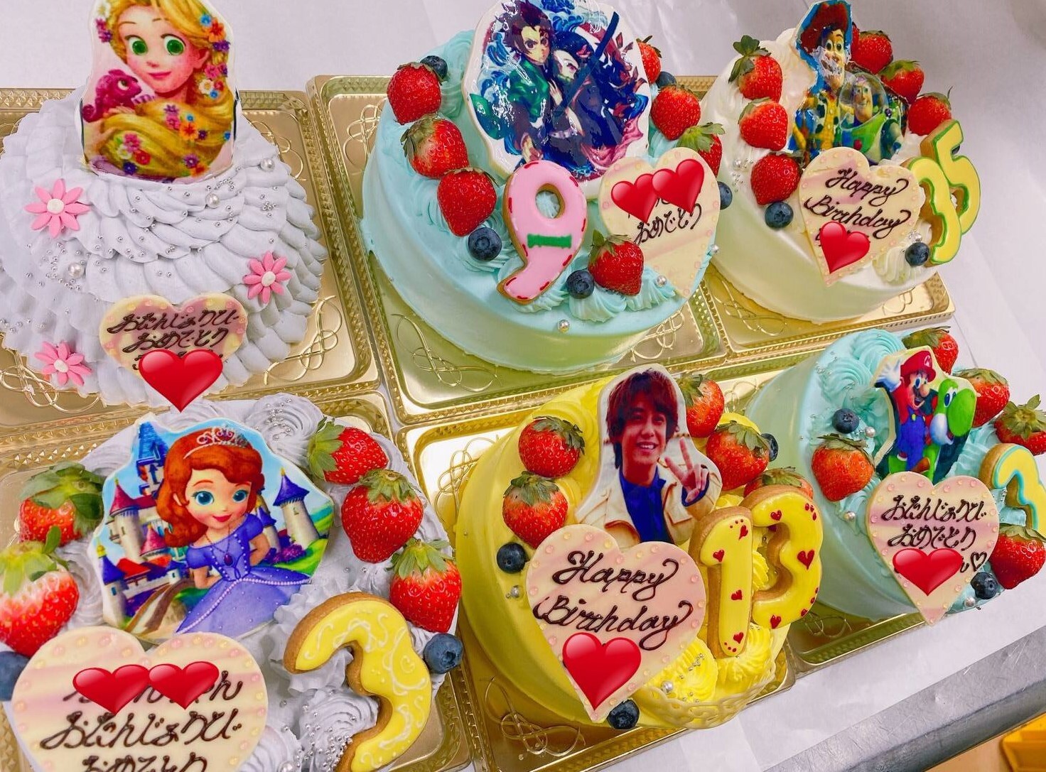 バースデーロリアンデコレーションケーキ・キャラクターケーキ・似顔絵ケーキは当店にお任せ下さい