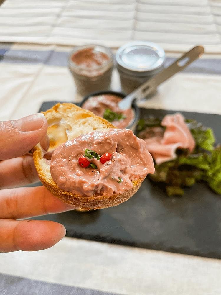 チキンレバーペーストパンが止まらない、おつまみにもぴったりのレバーペースト