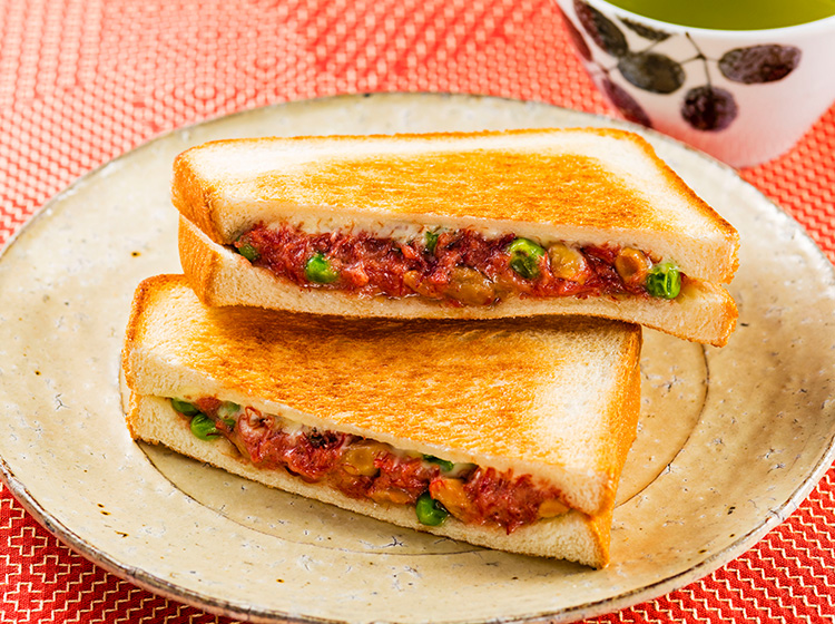 大葉とコンビーフのホットサンド - 出来商店の大葉レシピ