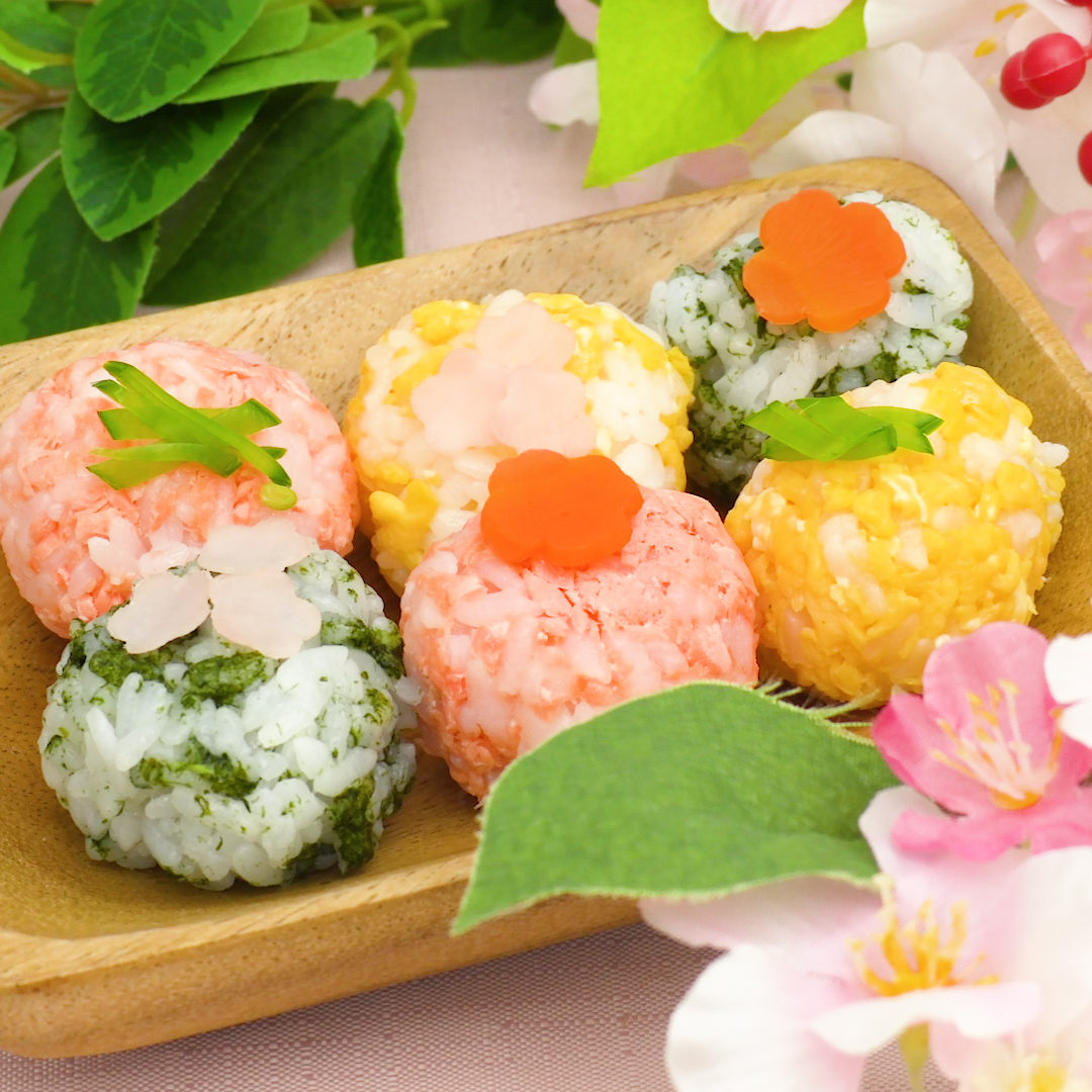 愛知県から発信✨, 子育て情報→ @coop_aichi, ＼🌸かんたんてまり寿司🌸 , 子どもと一緒に作れる, かんたんてまり寿司♪,ラップで包んで丸めるだけ！, まぐろやサーモン、錦糸卵などで, 包むと彩りもかわいくなるよ！, 海苔やいくらを上に飾るとより👌✨,ぜひマネして作ってみてね！, ————————————————, ＼レシピを「作ってみた！」募集💛 ,