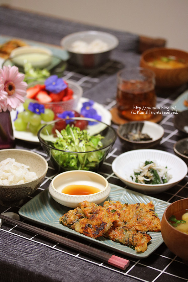 夜ご飯〜 🇰🇷ビビンバ 🫓チヂミ 🍲ワカメスープ 🥗サラダ 🍍パイナップル 韓国料理の夜ご飯🇰🇷ビビンバに卵乗せるの忘れてた🥚 パイナップル美味しい😋🍍 夜ご飯晩ご飯夜ご飯メニュー夜ご飯献立おうちごはんおうちカフェ自炊おうちごはん