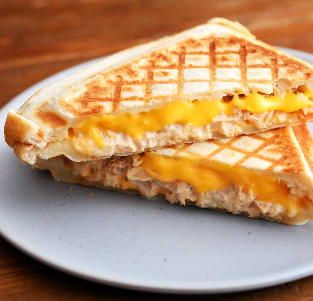 基本のフライパンホットサンド。 ツナメルト