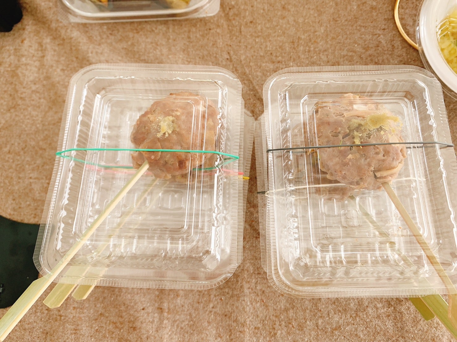 10月12日日曜日, メニューです♪, ・牛スキ丼作り立て, ・ドライカレー完売, ・タラコパスタ, ・ゴーヤチャンプル, ・肉じゃが,・ポークビーンズ, ・酢豚残り2点, ・チキンカツ, ・棒棒鶏, ・蓮根キンピラ, ・玉子サンド, ・ほうじ茶プリン, ・豆乳プリン,・黒蜜豆乳プリン, ・バナナオムレット, ・梅ジャムケーキ完売, ・マーマレードケーキ, ・紅茶ケーキ, ・松の実クッキー,