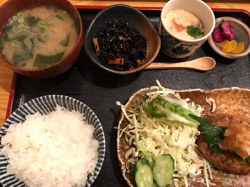 個人的に食べやすい配膳位置ASH