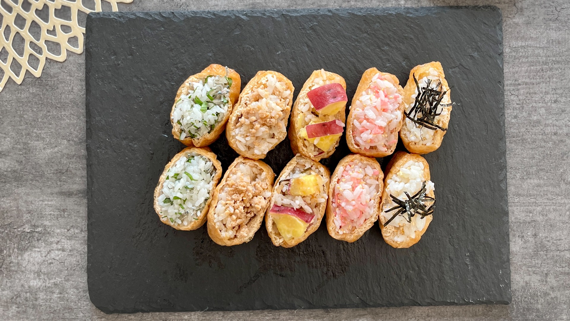 ◎旦那のお弁当◎ ・ いなり寿司、炒り豆腐入り玉子焼き、鶏むね肉の塩麹焼き、小松菜のおかか昆布和え、じゃがバター炒め ・ ・いなり寿司いなり寿司 弁当お稲荷さんおいなりさんお弁当お弁当記録おべんとうおべんとう記録弁当弁当記録旦那弁当