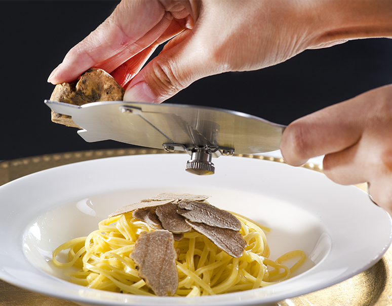 イタリア製オリーブウッドトリュフスライサー 波刃FRESH TRUFFLE JAPAN フレッシュトリュフジャパン