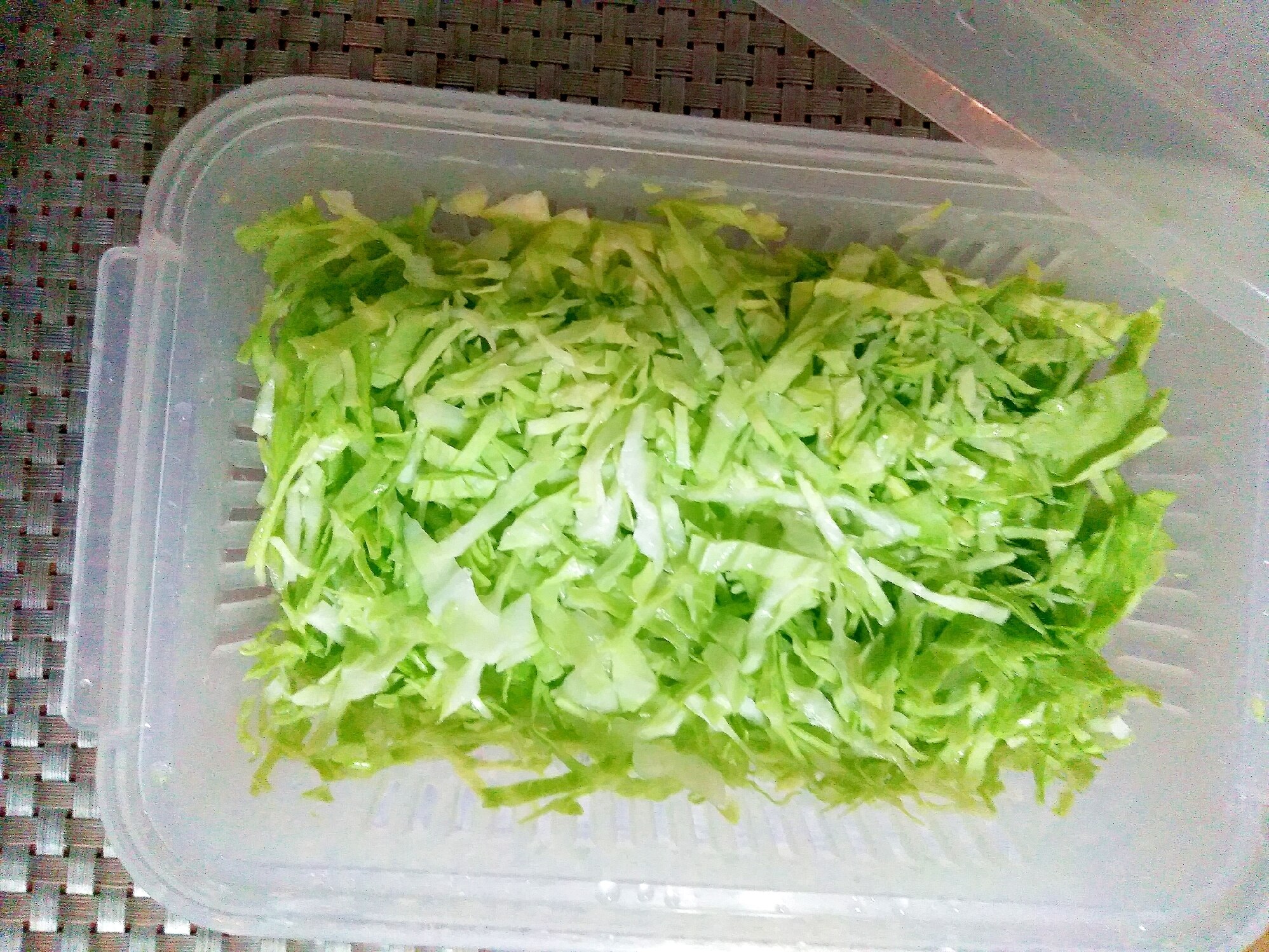 キャベツの千切りを水にさらす・水切りする際のポイントを徹底解説