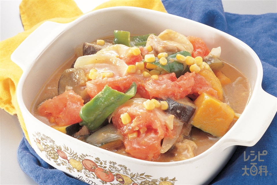 電子レンジで 「チキンと夏野菜のトマト煮込み」レシピ 今井 亮さん