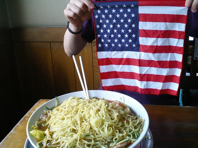 昨日の晩飯 山梨県、爆盛りの名店『ぼんち食堂』にて 冷やしそば 冷やし中華 ・大盛 税込1,500円 かた焼きそば・並盛 税込900円〒400-0113 山梨県 甲斐市 富竹新田457-1