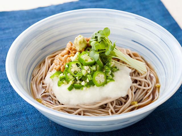 薬味で広がる十割そばの食べ方シンプルなもり蕎麦は薬味の使い方次第で、いろいろな味わい方ができます！ おへそばオススメの薬味の使い方を、ぜひお試しください✨️・大根おろしは、つゆに加えるとほんのり辛みの効いた、大根風味のだしに早変わり。さっぱり感が