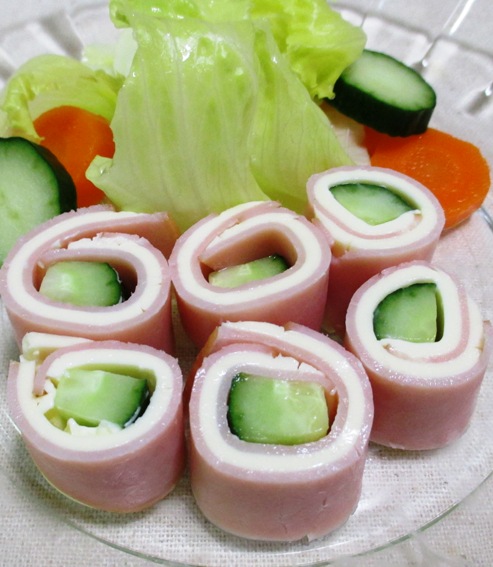 お洒落〜♪薔薇みたい ❤︎『くるくる生ハムときゅうりのスティックオープンサンド』ココキッチンのレシピ