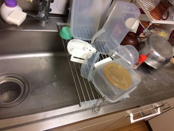 なかなか取れないタッパーの臭いを一発消臭！生活のアイデア暮らしニスタ