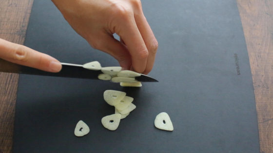 ニンニクの切り方6選！ペペロンチーノが劇的に美味しくなるレシピの紹介お役立ち情報一覧にんにく・黒にんにく通販の岡崎屋