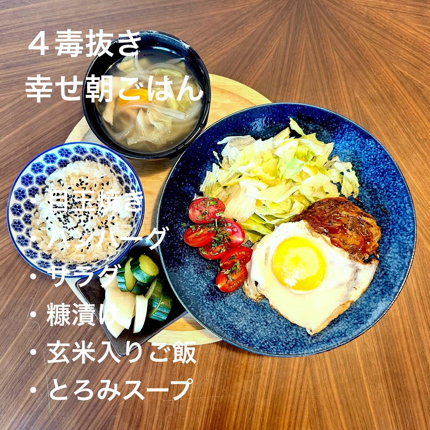 ハンバーグ弁当ハンバーグ目玉焼きパプリカのきんぴら ハンバーグを大量に仕込んだので、今晩の夕飯もハンバーグですよ😽お弁当 도시락 お弁当記録 obento お弁当2つ お弁当3つ なるべく無添加 無添加弁当 食育 のっけ弁 がっつり弁当 ボリューム弁当 浪人 予備校