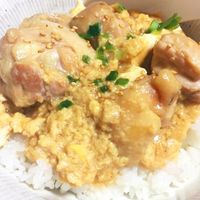 コツは片栗粉！鶏むね肉でしっとりジューシー「親子丼」の作り方