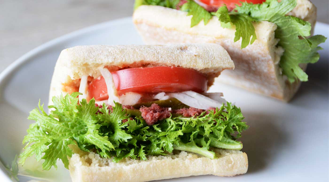 週末の酒がうまい、BRUTUSの聞くレシピ Vol.3 ウイスキーを片手に「真夜中のコンビーフサンド」ブルータス BRUTUS.jp