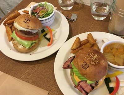 都内のアメリカンダイナー18選！おしゃれなインテリアや絶品ハンバーガーも＜2022・東京＞ じゃらんニュース