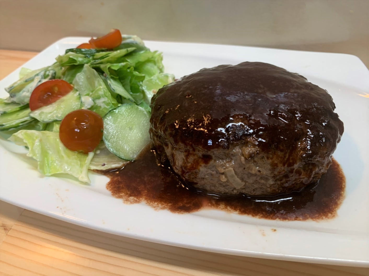 ハンバーグのタネを寝かせる理由。時間・タイミングは？変色したら？ - Fily