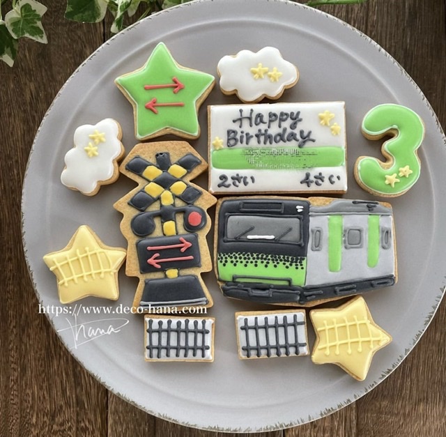 ○○鉄道 ○○線いくつ答えられますか？ 大人気❤️好きな電車をバースデーケーキにデコろう🎂 . 🚃🚃🚃🚃🚃🚃fufua鉄道 🚃🚃🚃🚃🚃🚃 鉄道電車新幹線🚞JRプラレール幼稚園乗鉄子供の誕生日子鉄鉄道好きな人と繋がりたい電車