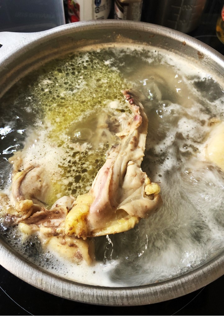 塩鶏ガラスープ。圧力鍋で簡単本格スープ