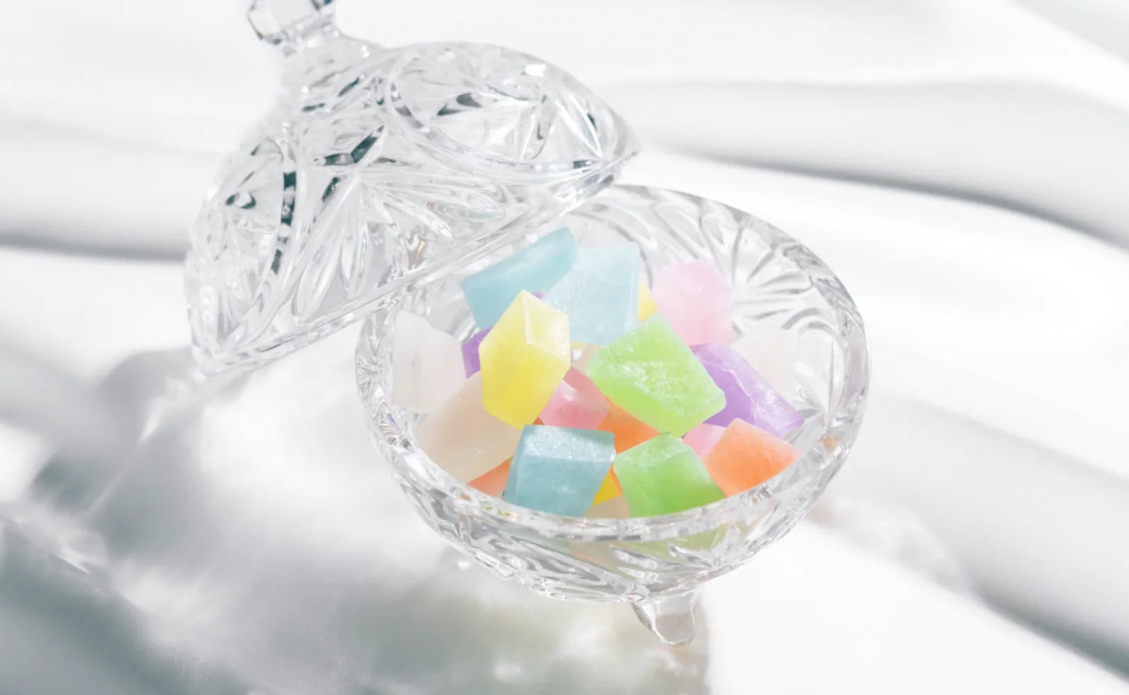 食べる宝石！７月の誕生石ルビーの琥珀糖6月23日発売開始メルティングポットハラペコラボ株式会社のプレスリリース