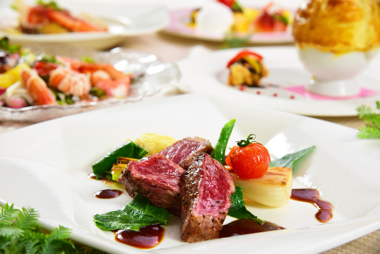 タサン志麻さんに教わる定番フレンチ！ ステーキ&ポテトと「ウフマヨ」の簡単レシピ