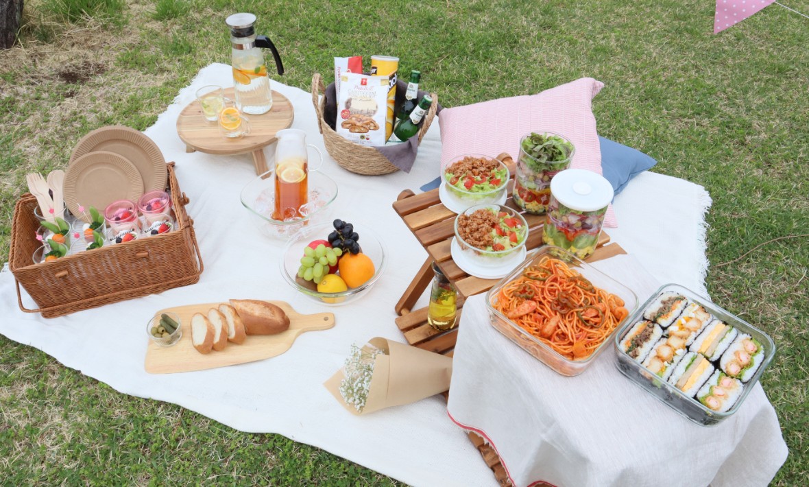 halgohan 過去に作ったピクニック弁当まとめ♡ 詰め方やおかずなど参考になれば 嬉しいです😋🍴🍱🥪 これからお花見やピクニックが増える季節になってきたので嬉しいなぁ᷇࿀ ᷆おにぎらずやサンドウィッチに するだけで格段に華やかになりますよね！ 同じおかずでも