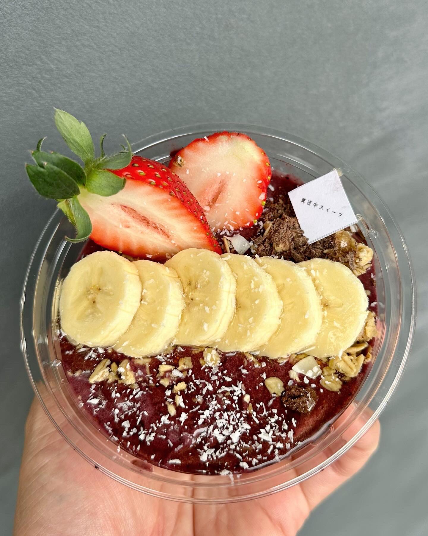 深夜にアサイーボウルが楽しめる大阪のカフェ