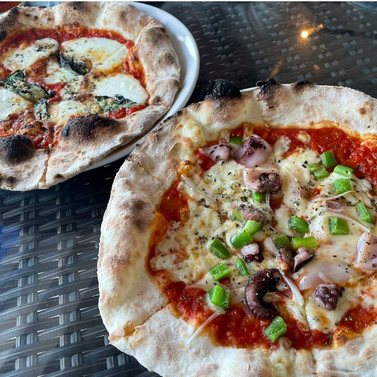 coby chatanこんにちは！コビー北谷店です♪ 本日ランチ11:00〜、ディナー17:00〜 営業いたします🍕 ランチが特にお席埋まりやすくなっておりますのでお早めにお電話もしくはホットペッパーからの ご予約、お問い合わせをお勧めしています🤍 ホットペッパーはトップ