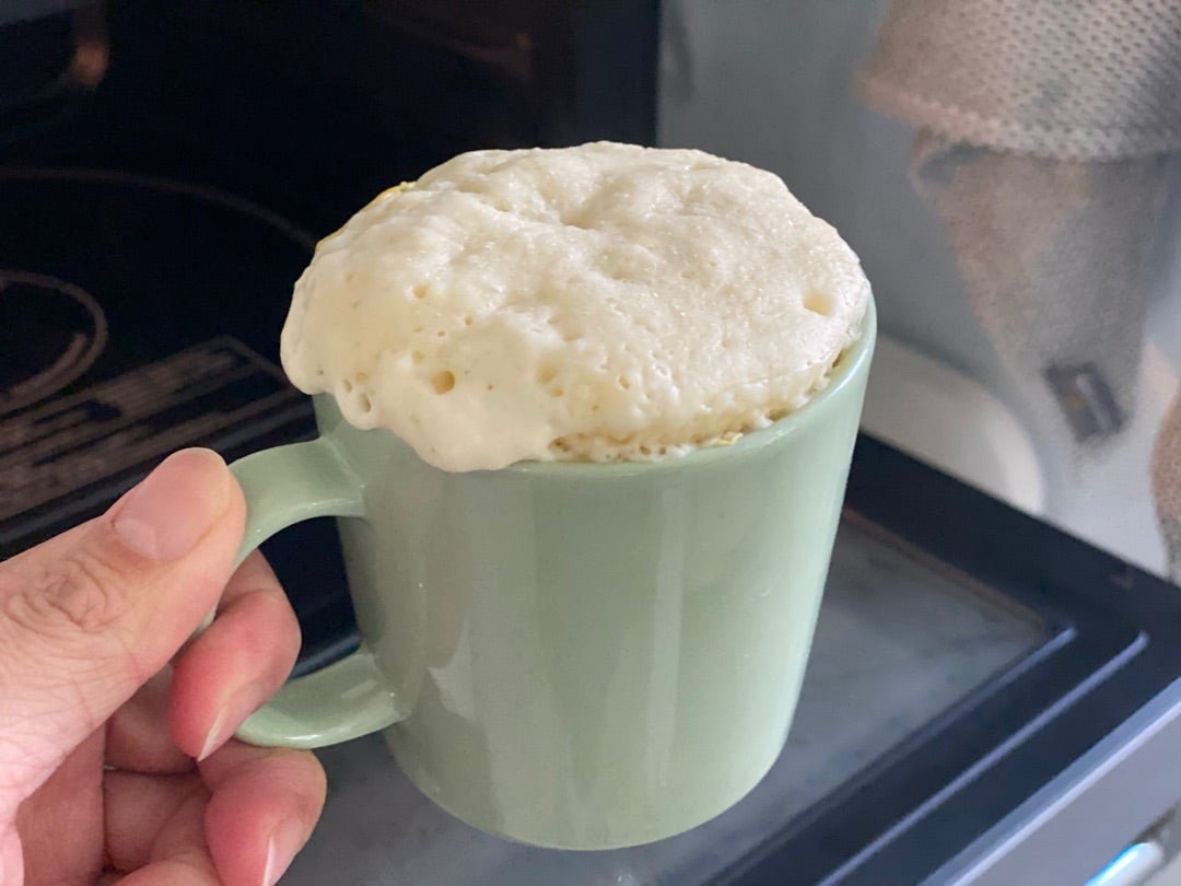 材料2つ！くつろぎのカフェ蒸しパンのレシピ。マグカップで卵なしの簡単作り方。 - つくりおき食堂