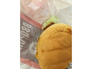 圧巻！！巨大バーベキューポークバーガ