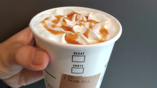スタバの「キャラメルクリーム」おすすめカスタム5選！ホット・アイスのカロリーの違いや値段、再現レシピを紹介イチオシichioshi