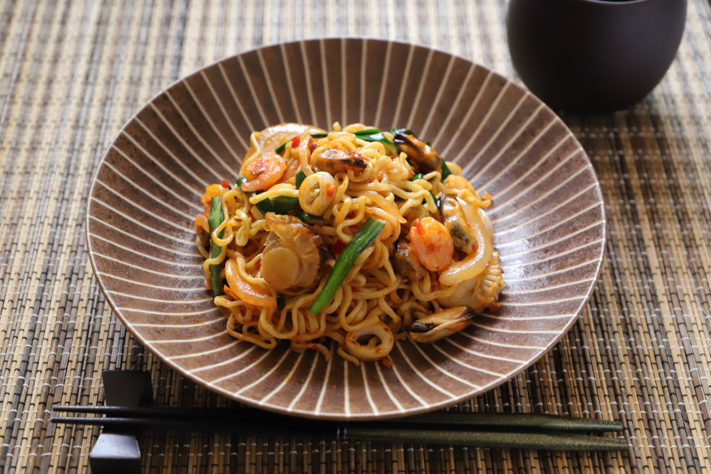 業務スーパー「ハリッサ」どんな料理にも合う！アレンジ無限のピリ辛で旨い万能調味料 - Yuki's Small Kitchen