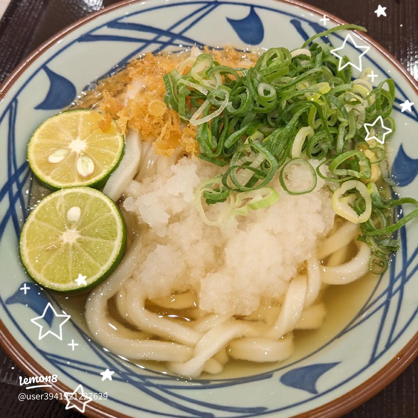丸亀製麺 これ食べるために通いたい ！ボリューム満点の「激ウマうどん」大きい唐揚げがドーンと乗ってるの！ 実食レビュー