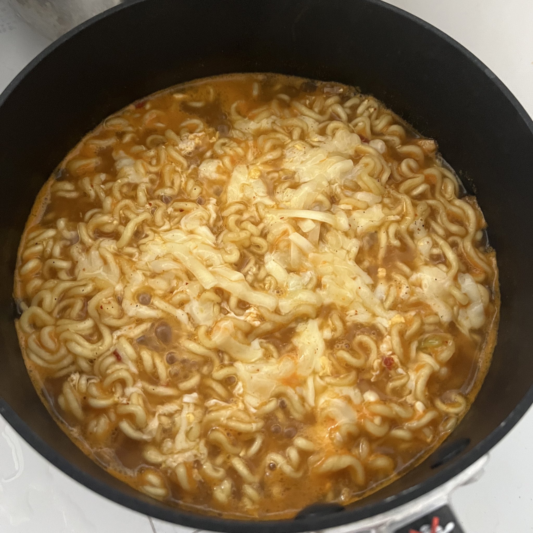 辛ラーメンdeとろとろ卵チーズラーメン MAPITEESnapdish スナップディッシュID:0K8Wva