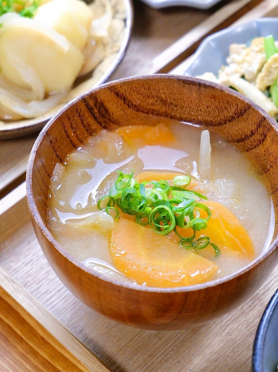 キャベツのみそ汁のレシピ 作り方：白ごはん.com